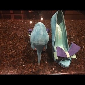 Beautiful shoes size 5